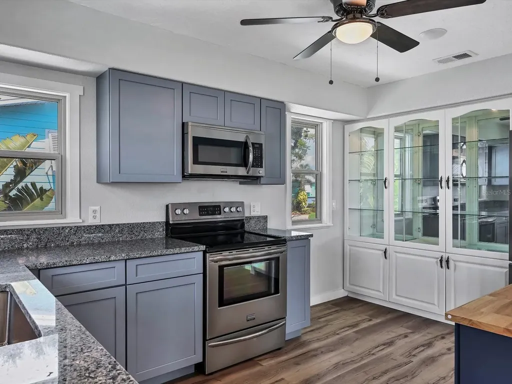 4212 3rd Avenue NE Bradenton FL 34208
