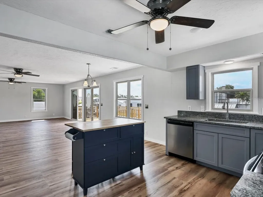 4212 3rd Avenue NE Bradenton FL 34208