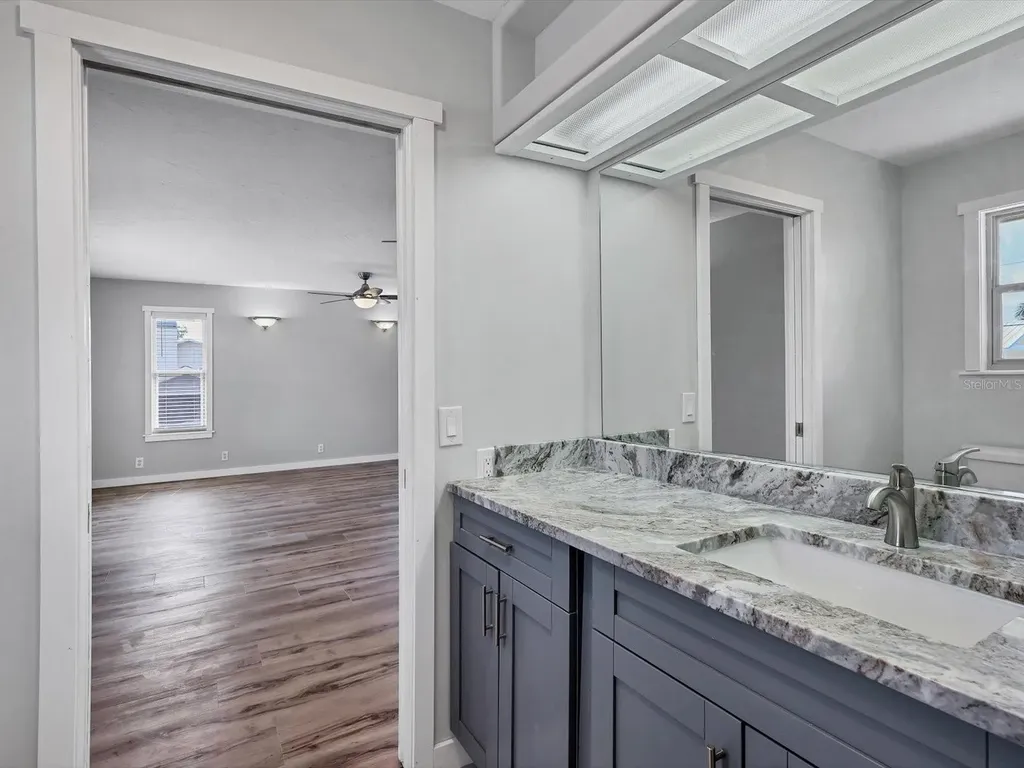 4212 3rd Avenue NE Bradenton FL 34208