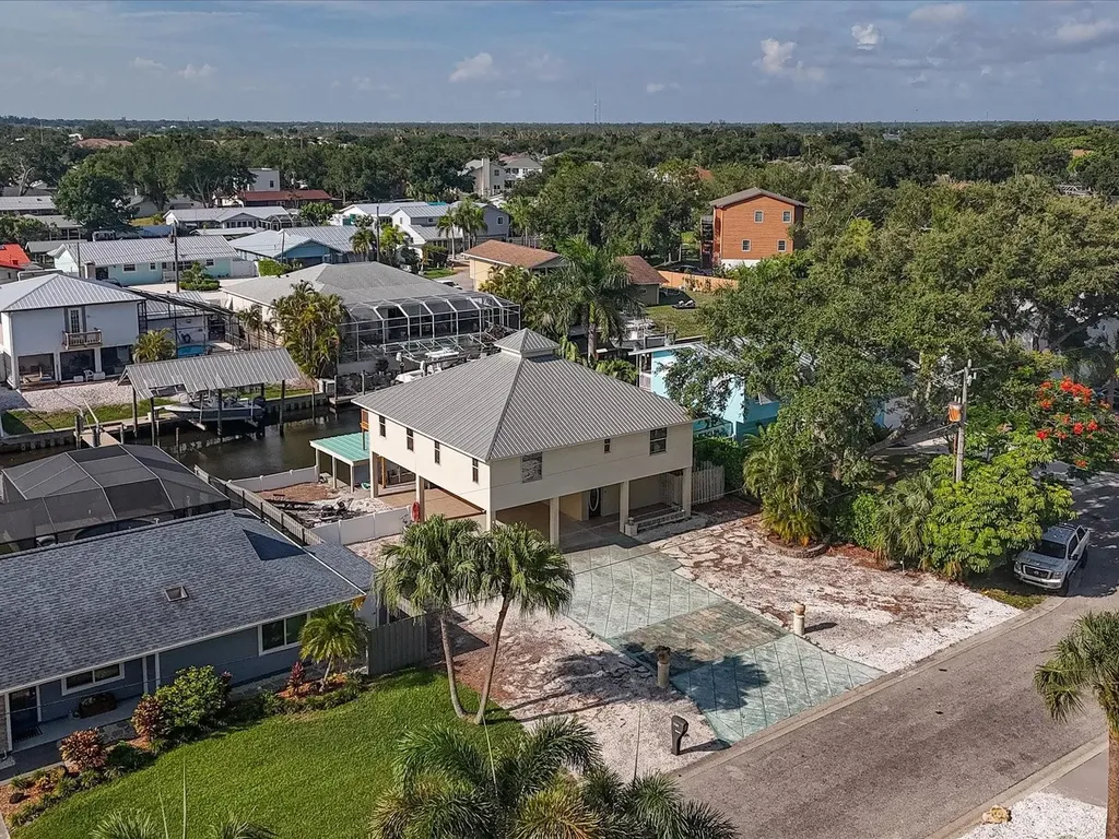 4212 3rd Avenue NE Bradenton FL 34208
