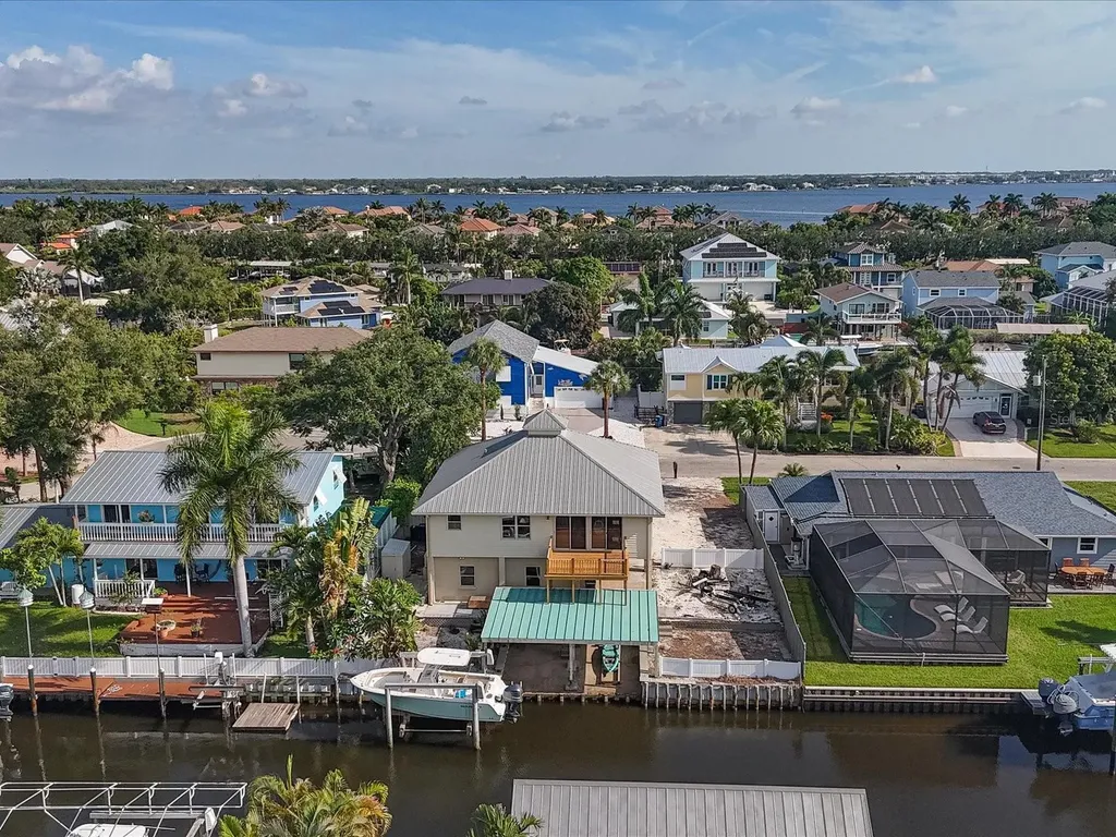 4212 3rd Avenue NE Bradenton FL 34208