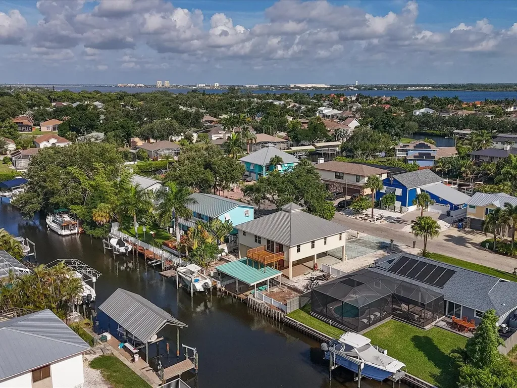 4212 3rd Avenue NE Bradenton FL 34208