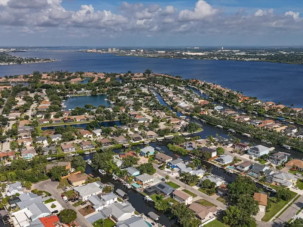 4212 3rd Avenue NE Bradenton FL 34208