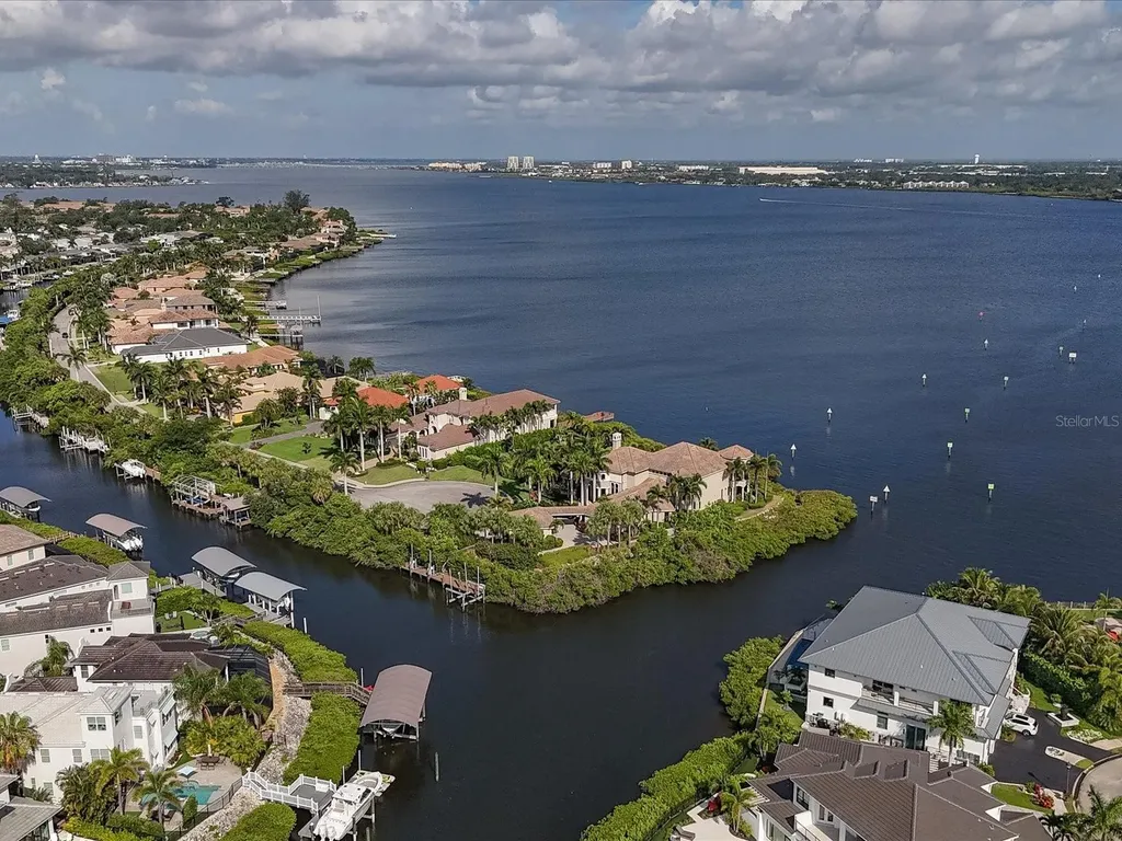4212 3rd Avenue NE Bradenton FL 34208