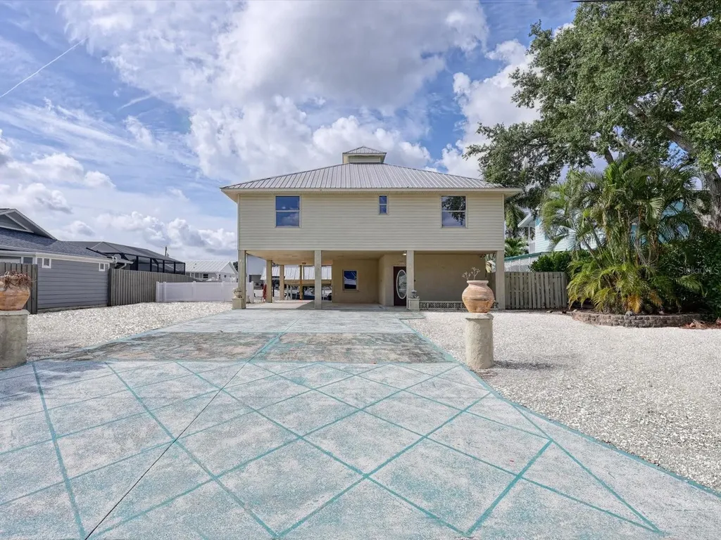 4212 3rd Avenue NE Bradenton FL 34208