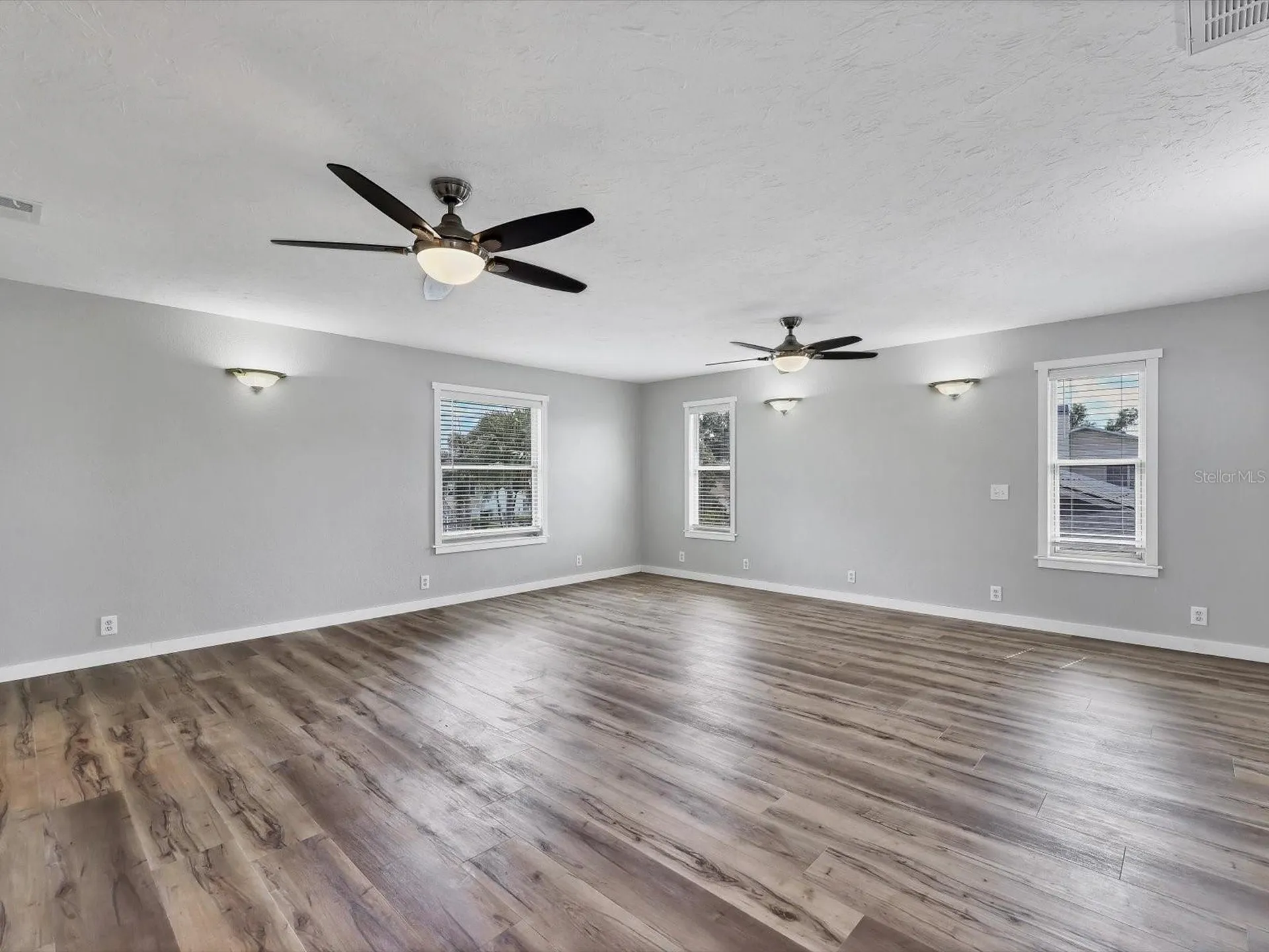 4212 3rd Avenue NE Bradenton FL 34208