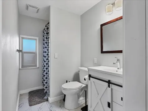 4212 3rd Avenue NE Bradenton FL 34208