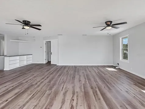 4212 3rd Avenue NE Bradenton FL 34208