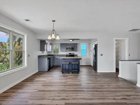 4212 3rd Avenue NE Bradenton FL 34208