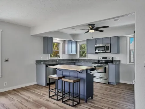 4212 3rd Avenue NE Bradenton FL 34208