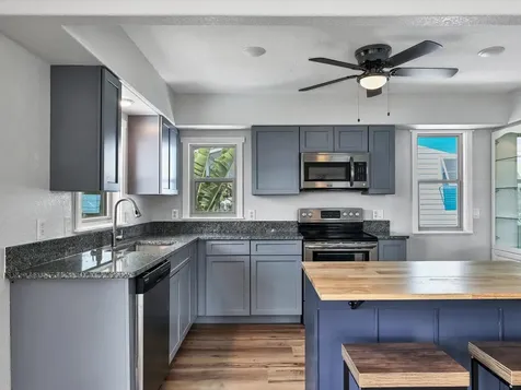 4212 3rd Avenue NE Bradenton FL 34208