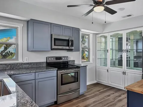 4212 3rd Avenue NE Bradenton FL 34208