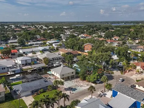 4212 3rd Avenue NE Bradenton FL 34208