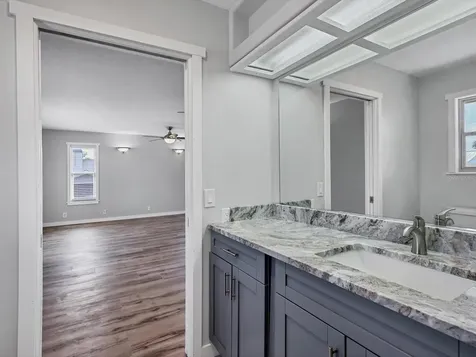 4212 3rd Avenue NE Bradenton FL 34208