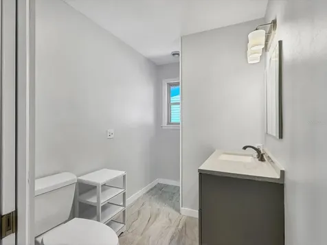 4212 3rd Avenue NE Bradenton FL 34208