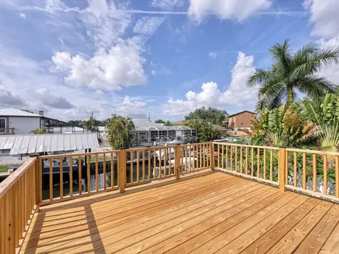 4212 3rd Avenue NE Bradenton FL 34208