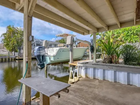 4212 3rd Avenue NE Bradenton FL 34208