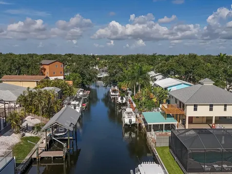 4212 3rd Avenue NE Bradenton FL 34208