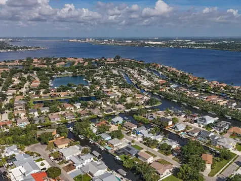 4212 3rd Avenue NE Bradenton FL 34208