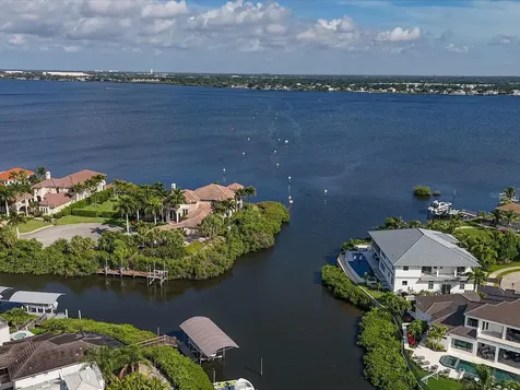 4212 3rd Avenue NE Bradenton FL 34208