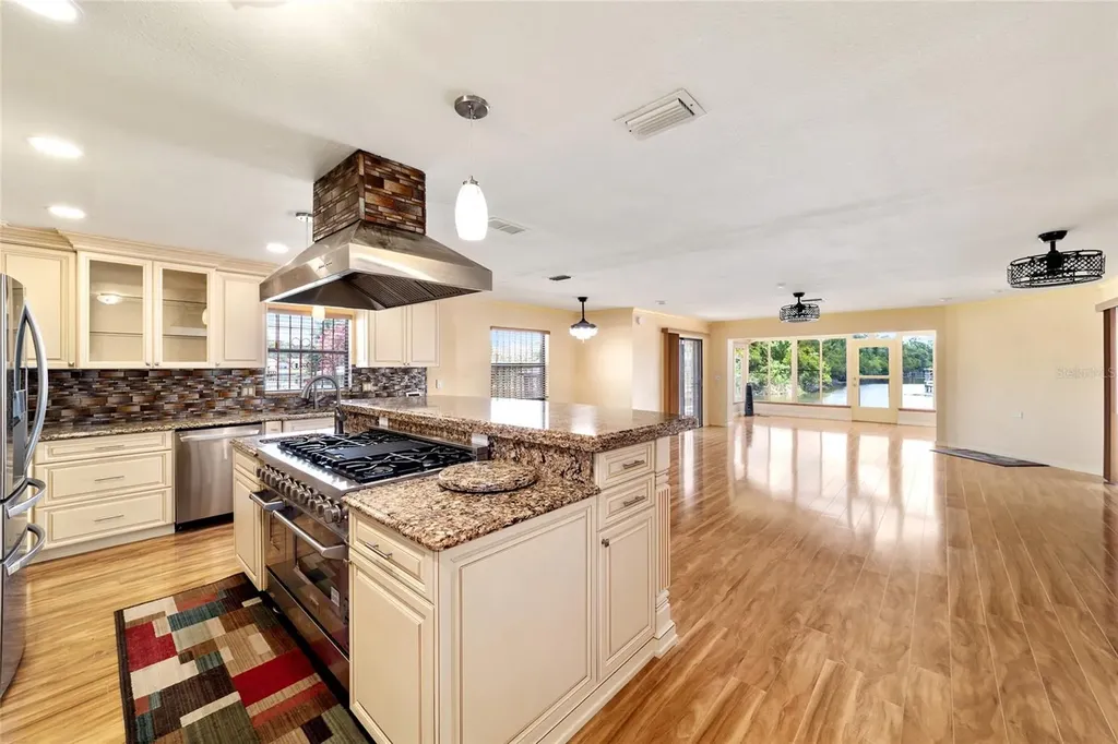 5330 Kings Court Fruitland Park FL 34731