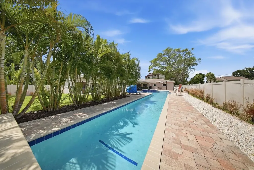 7039 Hibiscus Avenue S South Pasadena FL 33707