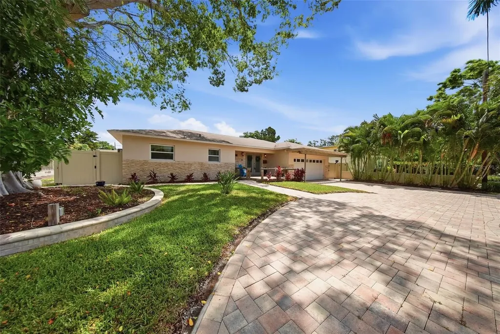 7039 Hibiscus Avenue S South Pasadena FL 33707