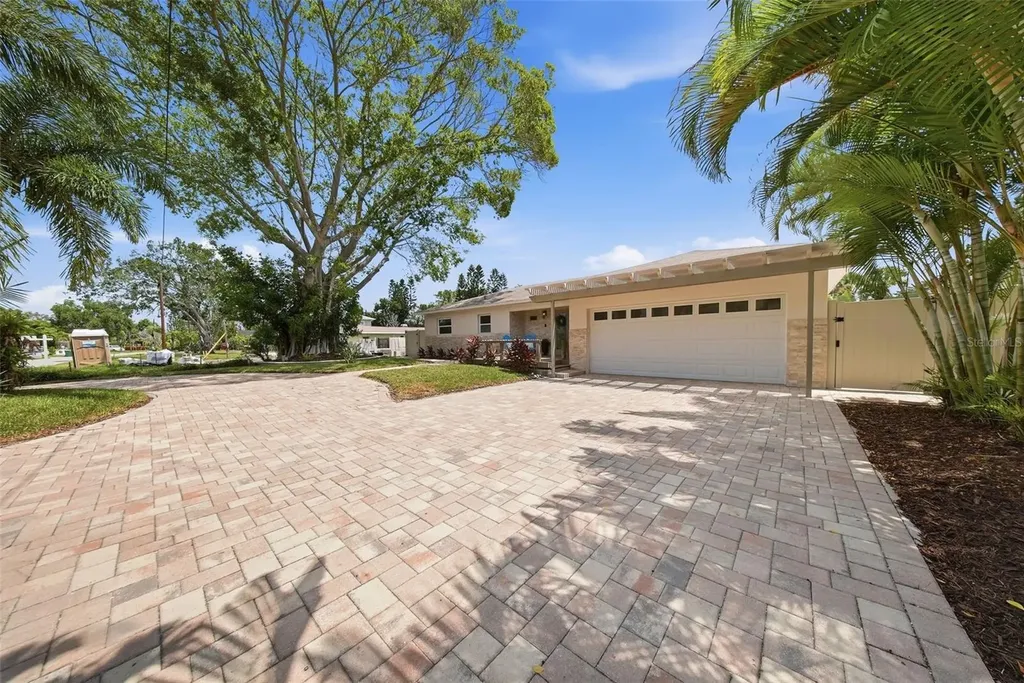 7039 Hibiscus Avenue S South Pasadena FL 33707