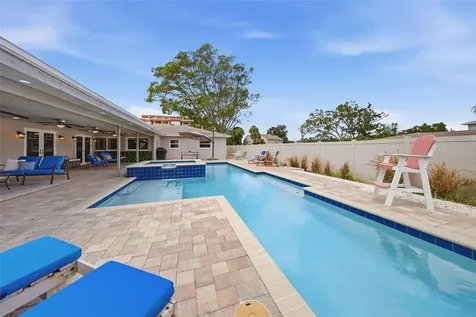 7039 Hibiscus Avenue S South Pasadena FL 33707