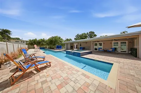 7039 Hibiscus Avenue S South Pasadena FL 33707