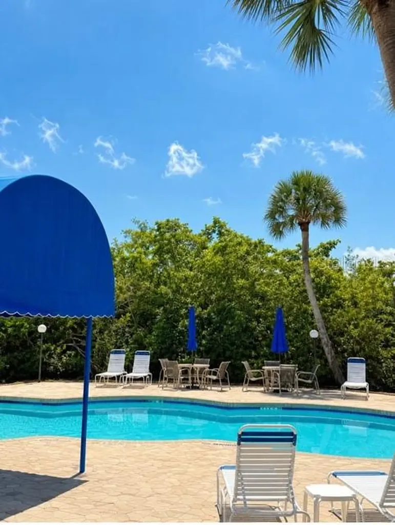 3607 E Bay Drive Bradenton Beach FL 34217