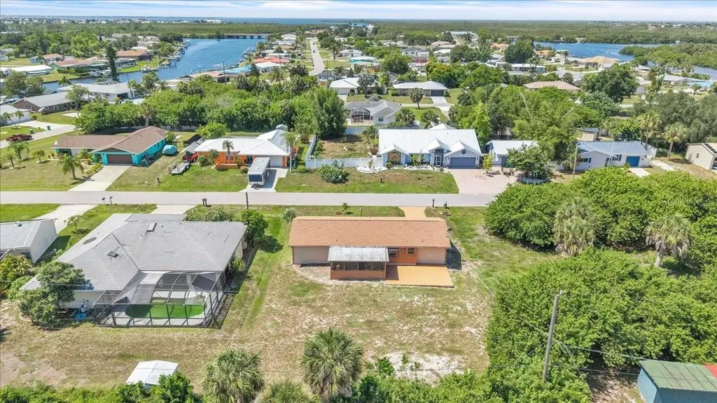 528 Magnolia Avenue NW Port Charlotte FL 33952