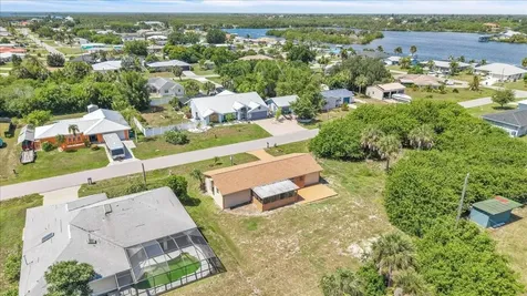 528 Magnolia Avenue NW Port Charlotte FL 33952