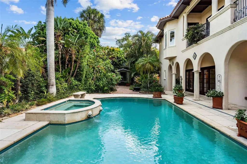 4803 W Woodmere Road Tampa FL 33609