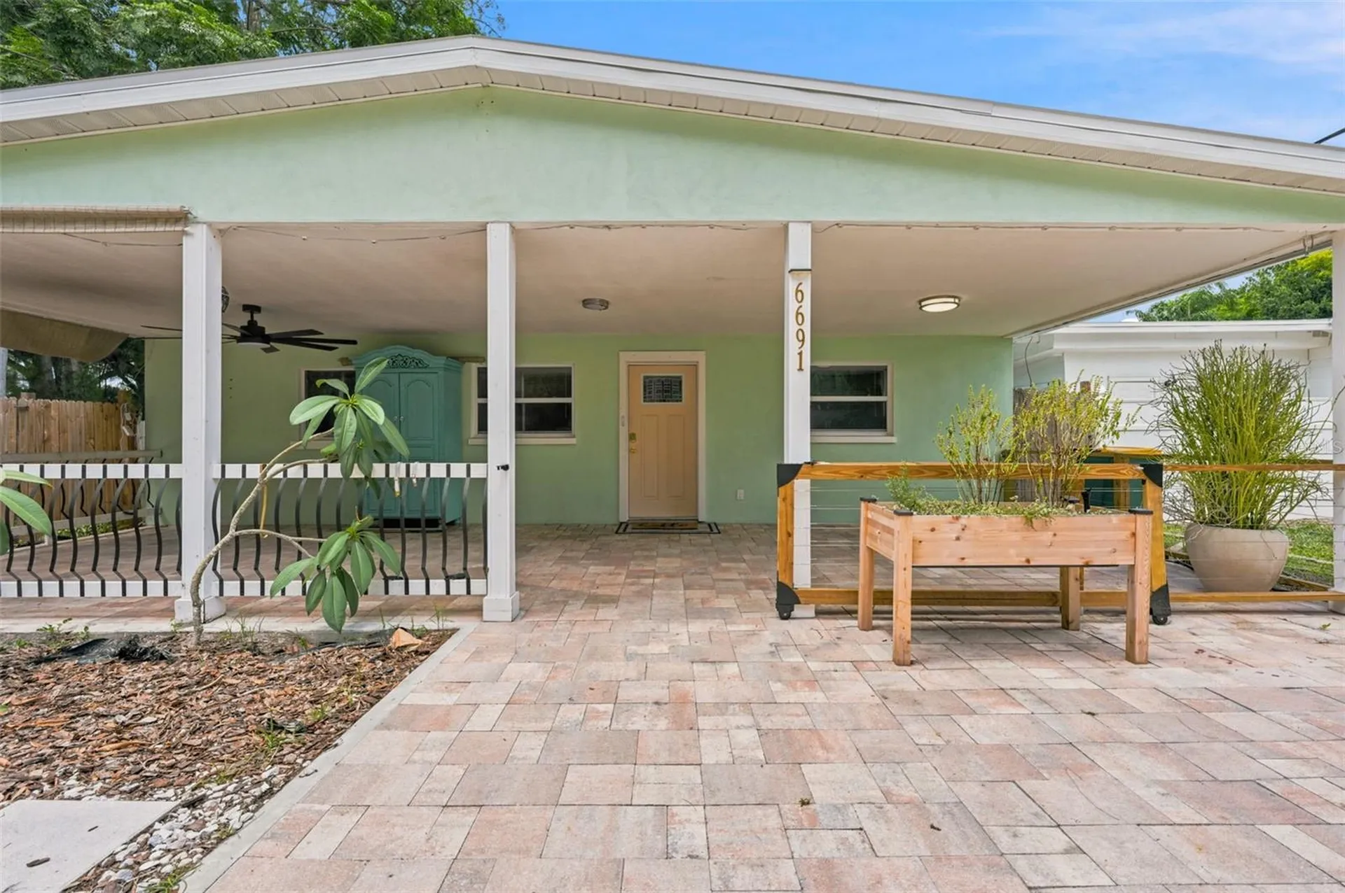 6691 56th Avenue N St Petersburg FL 33709