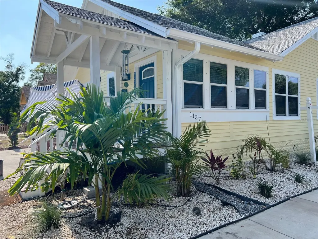 1137 Highland Street S St Petersburg FL 33701