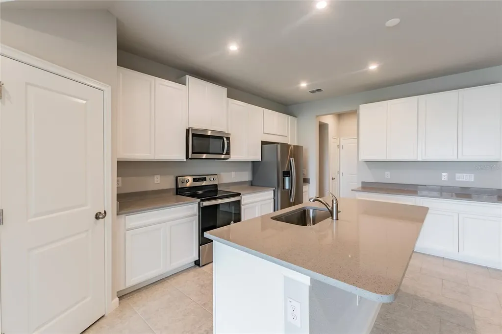 19309 Blue Pond Drive Lutz FL 33558