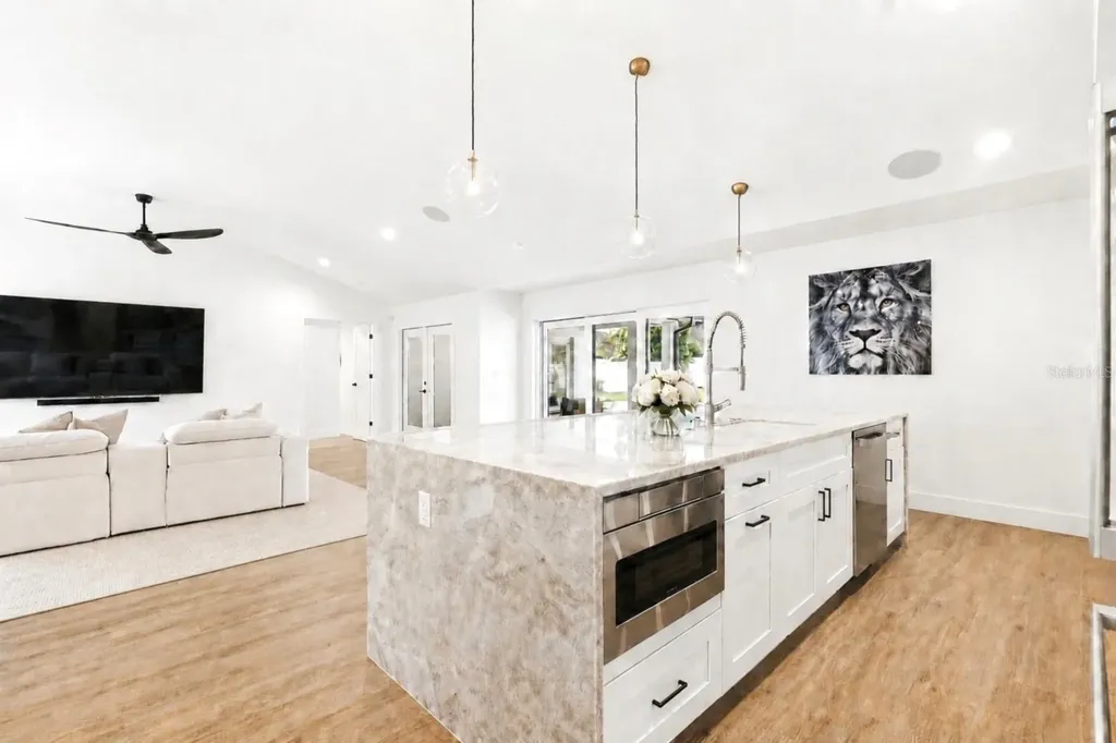 906 Samy Drive Tampa FL 33613