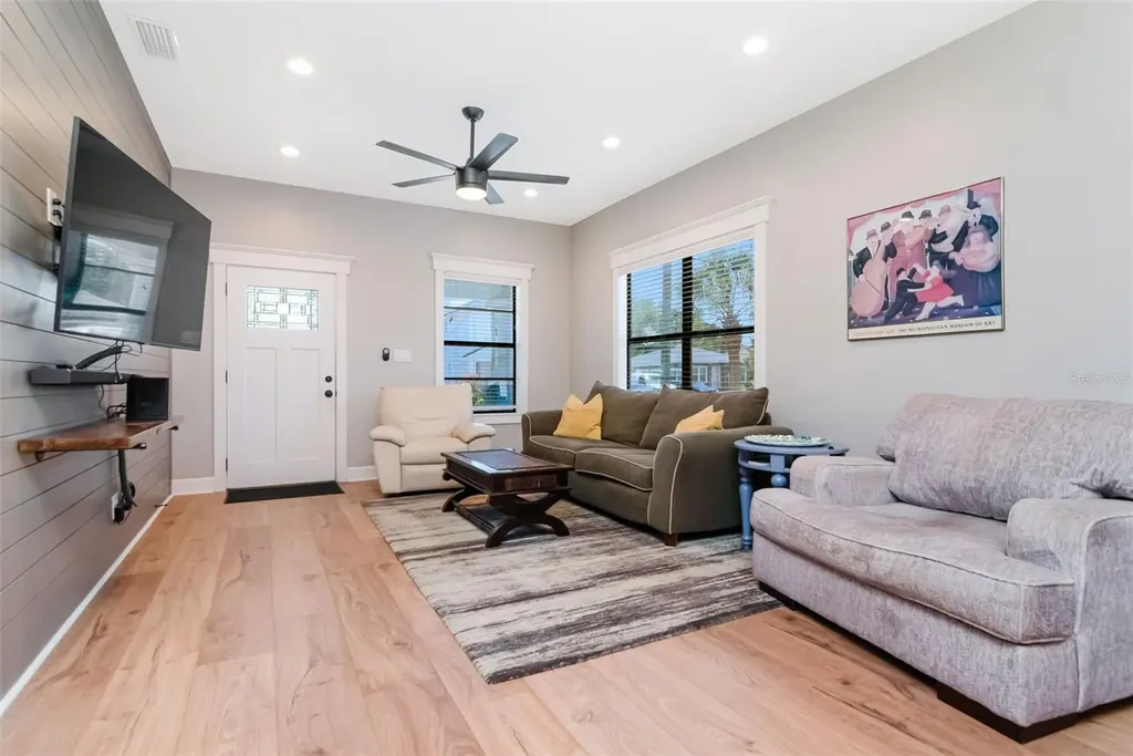 2507 W Gray Street Tampa FL 33609