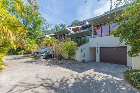 1511 S Bay Villa Place Tampa FL 33629