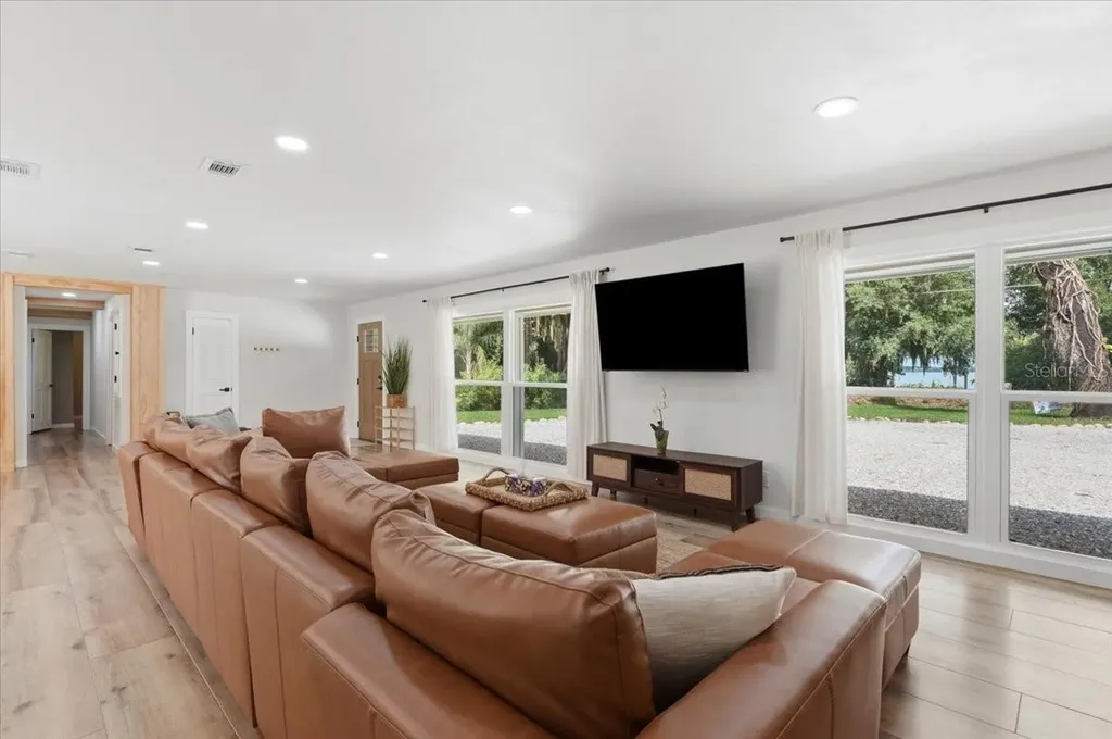 2072 Lake Ariana Boulevard Auburndale FL 33823