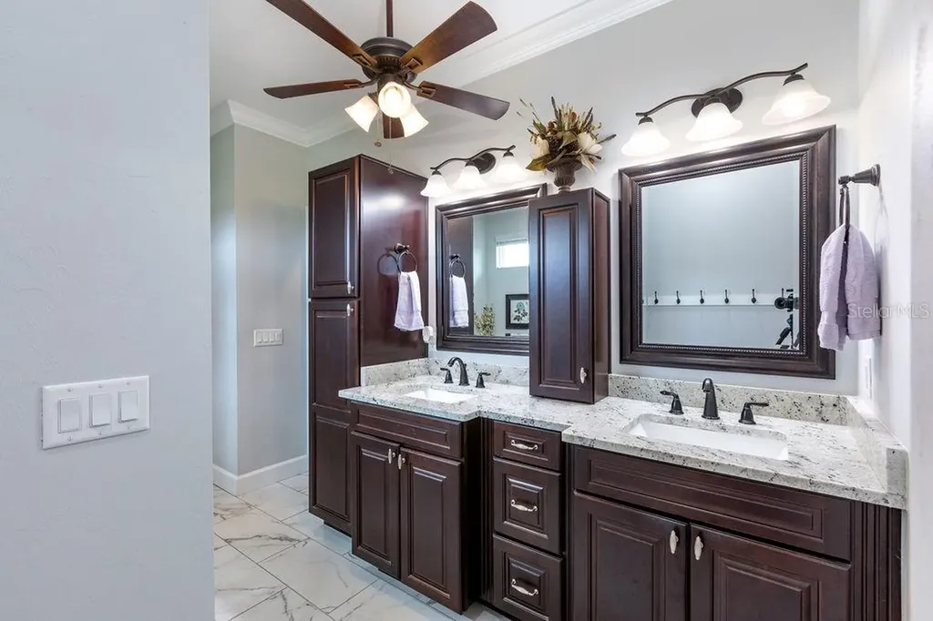 733 SW Marynik Drive High Springs FL 32643