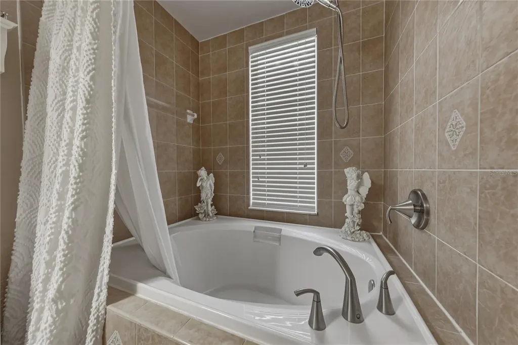 12215 Woodlands Circle Dade City FL 33525