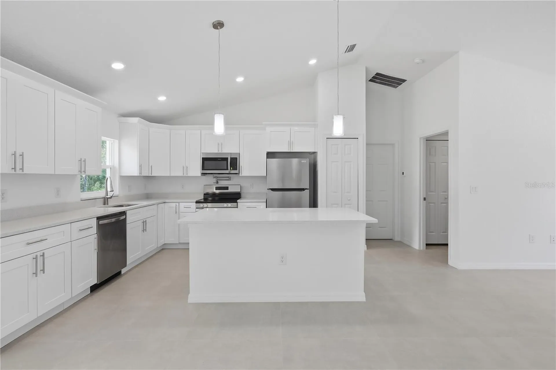 3 Sequoia Drive Trace Ocklawaha FL 32179