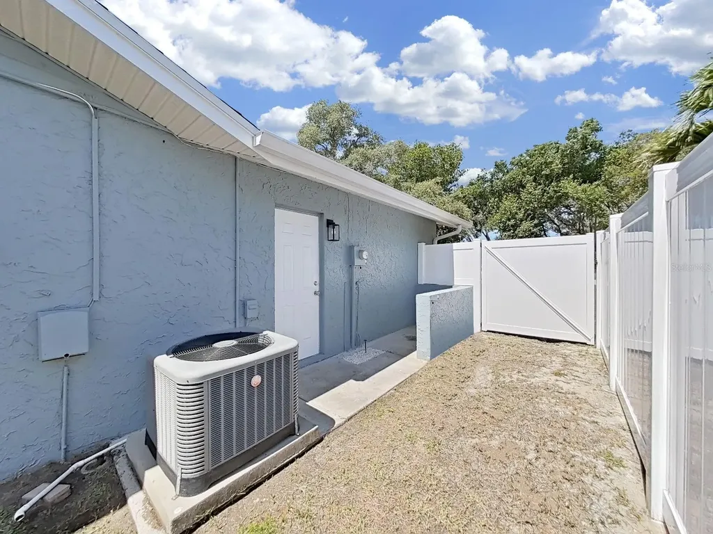 1004 Peninsula Avenue Tarpon Springs FL 34689