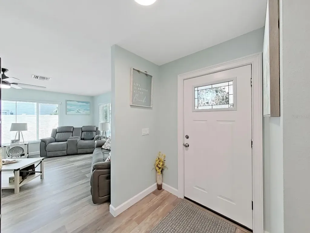 1004 Peninsula Avenue Tarpon Springs FL 34689