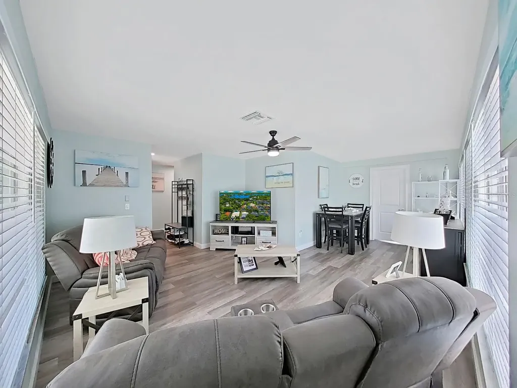 1004 Peninsula Avenue Tarpon Springs FL 34689