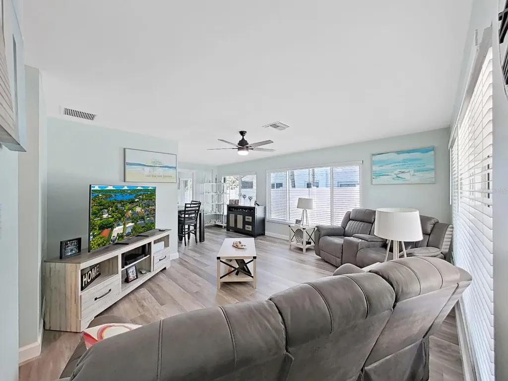 1004 Peninsula Avenue Tarpon Springs FL 34689