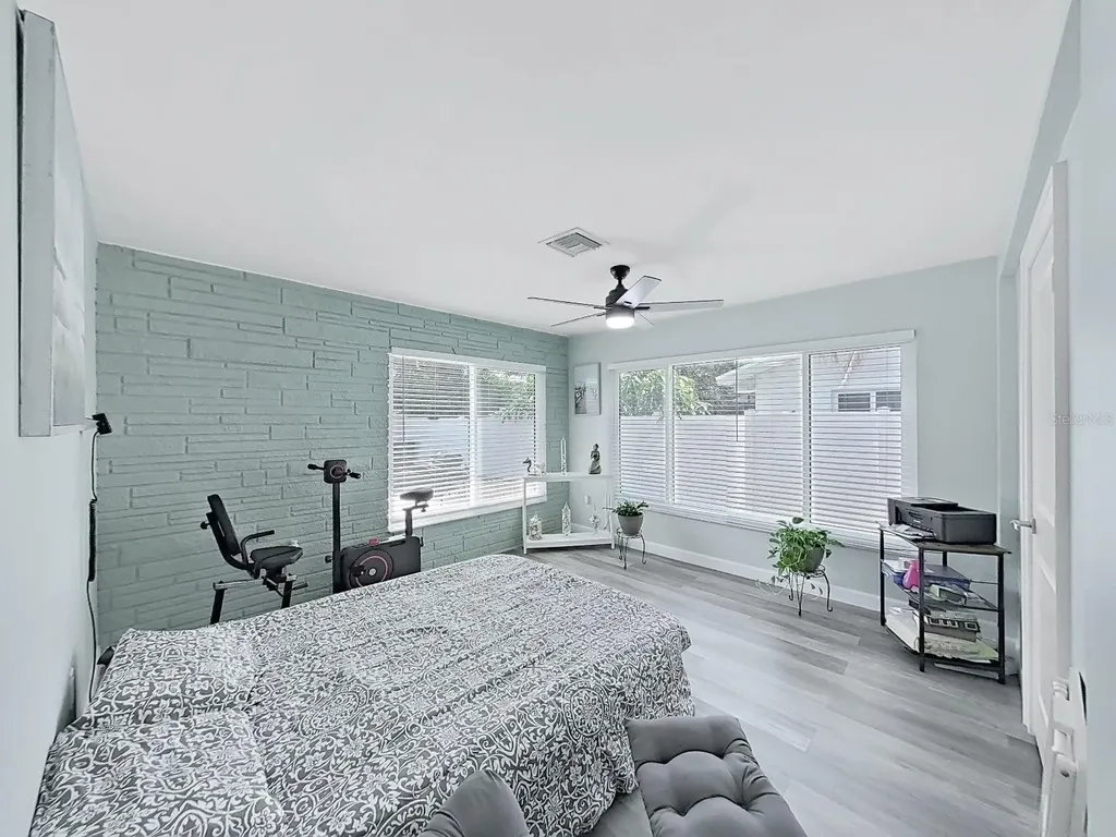 1004 Peninsula Avenue Tarpon Springs FL 34689