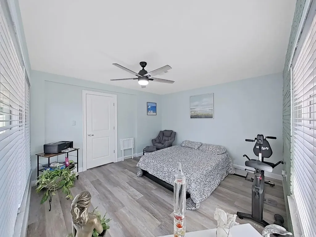 1004 Peninsula Avenue Tarpon Springs FL 34689
